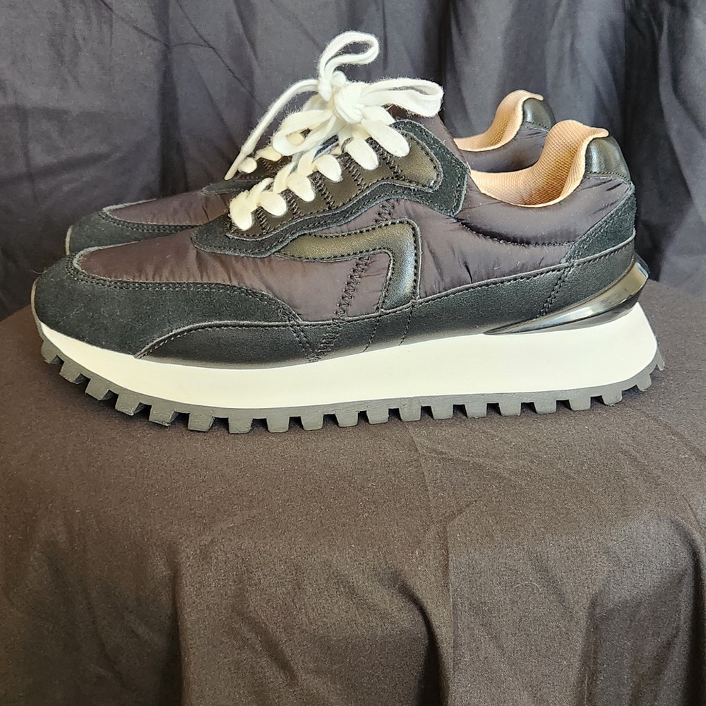 Blondo Kamari Water Resistant Sneakers - Picture 3 of 5